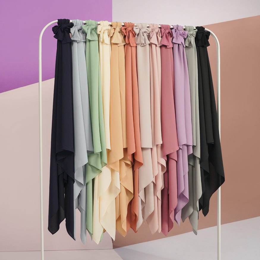 Kelebihan Jilbab Pashmina, Tak Kalah Trendi dari Hijab Segi Empat!