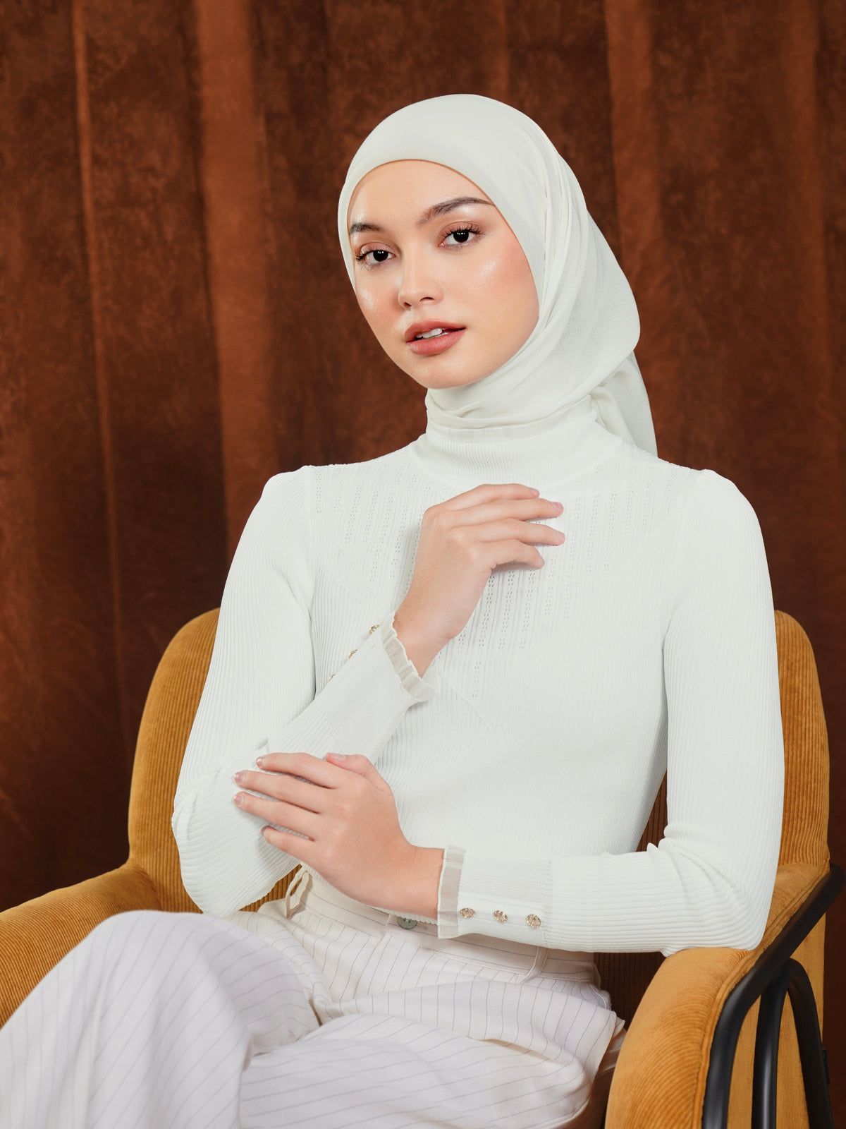  Cara Menghilangkan Noda di Baju Putih yang Mudah dan Ampuh