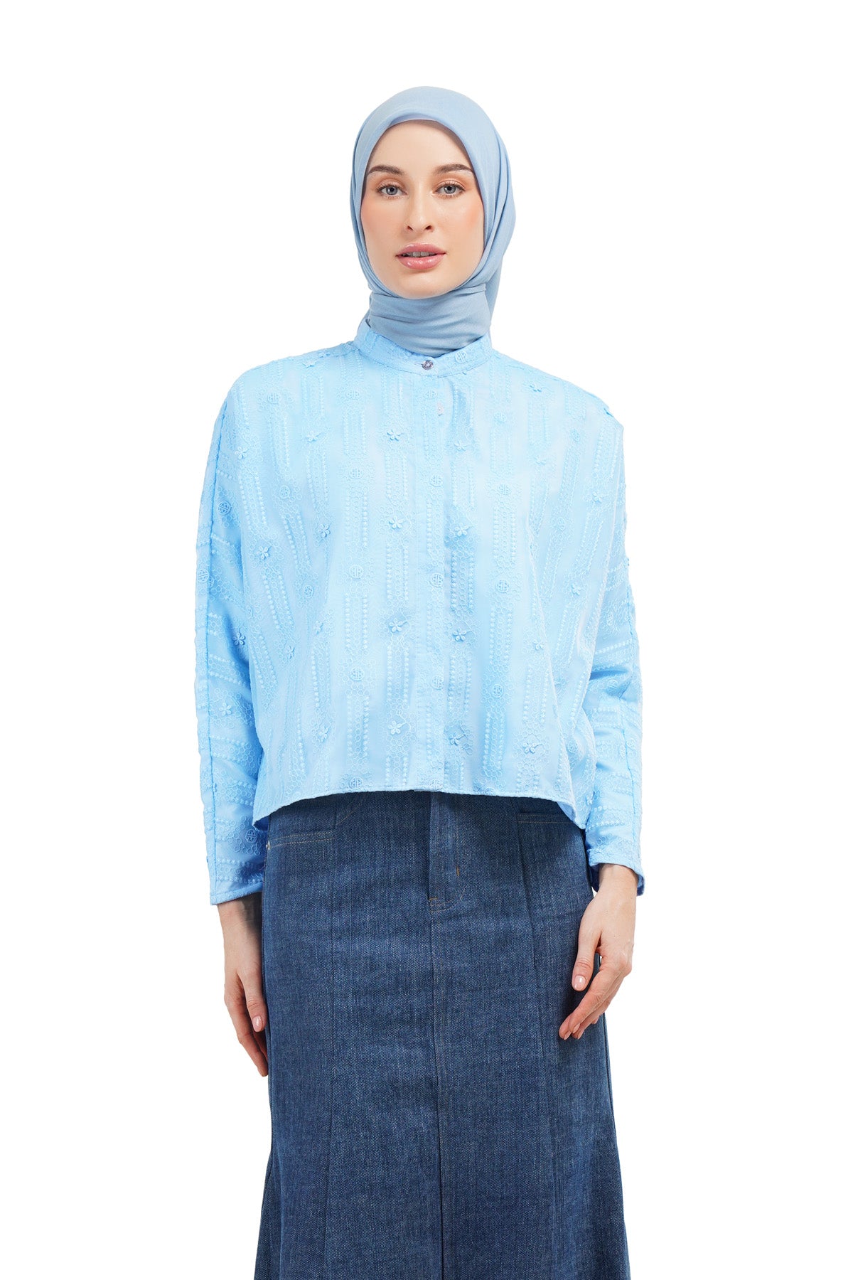 Daisy Embroidery Batwing Crop Shirt - Blue
