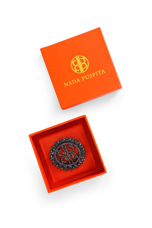 Royal Round Brooch - Black