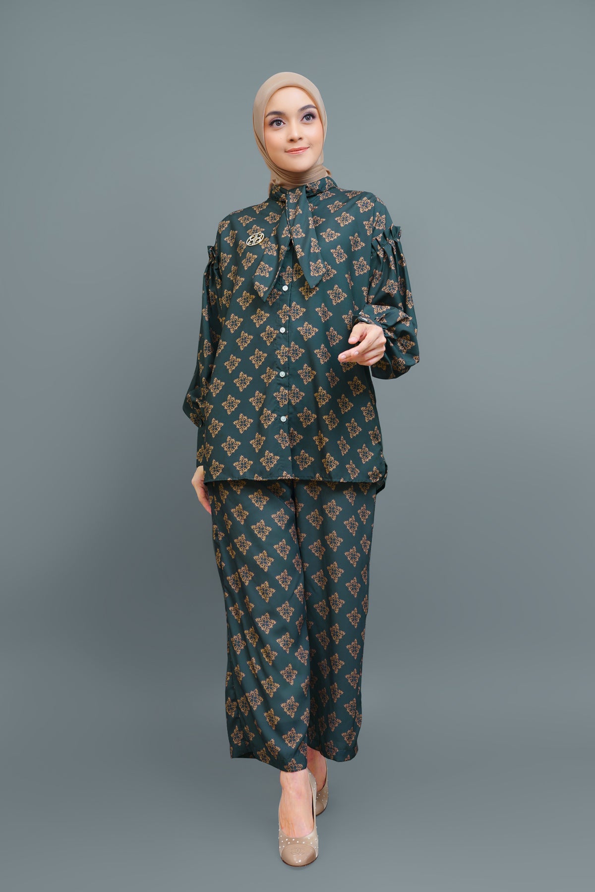 Azalea Geometric Pleats Sleeve Shirt - Army
