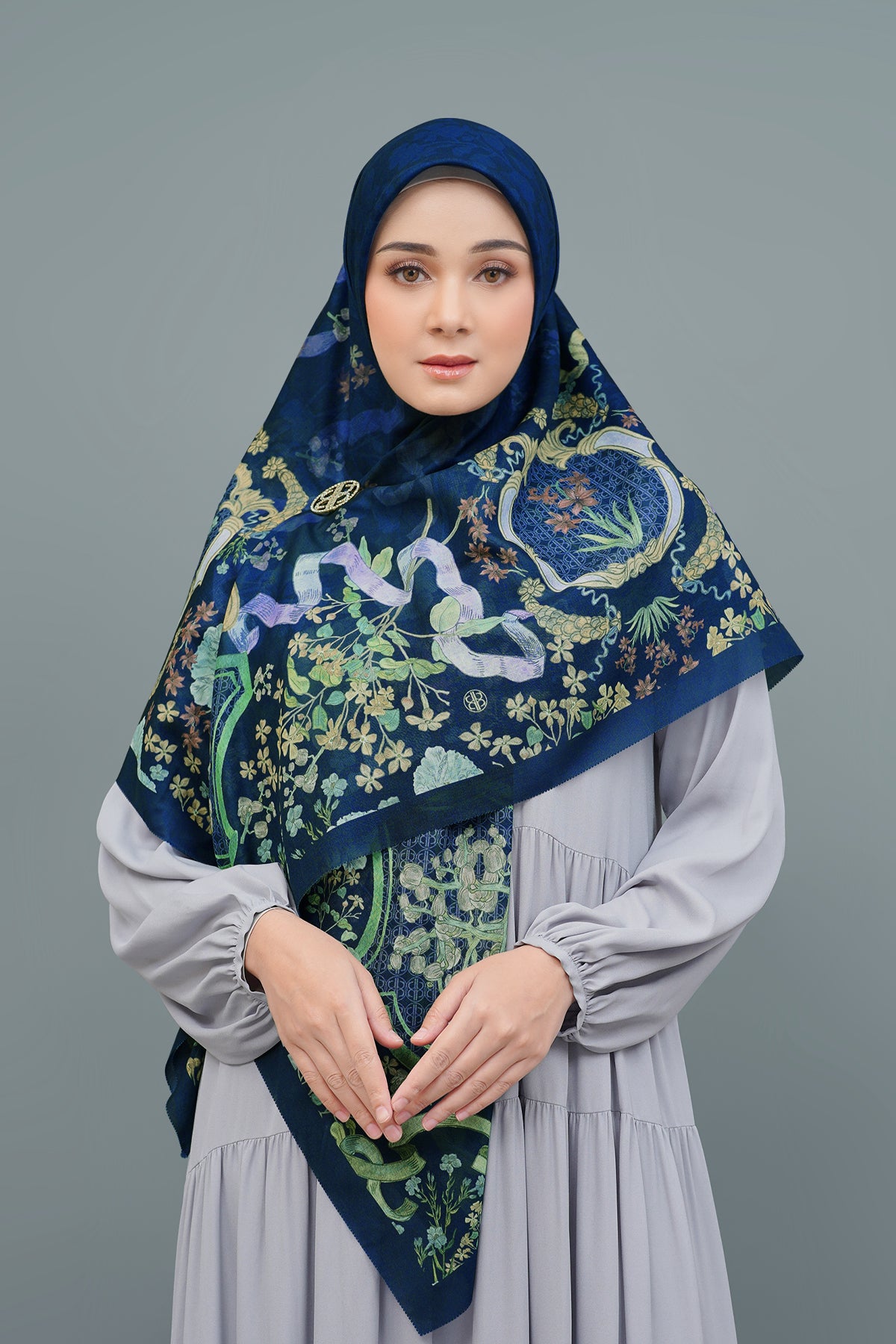 Yura Bag Navy Buttonscarves